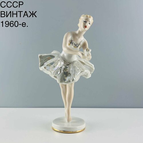 Винтажная статуэтка "Балерина с розой". Фарфор лзфи. СССР, 1960-е.