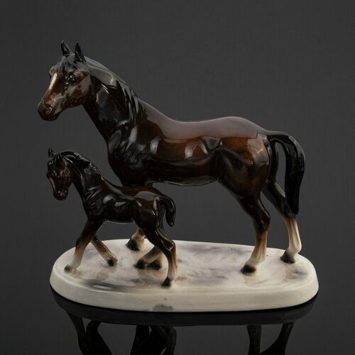 Статуэтка "Лошадь с жеребенком", фаянс, роспись, Hertwig & Co, Германия, 1958-1990 гг.
