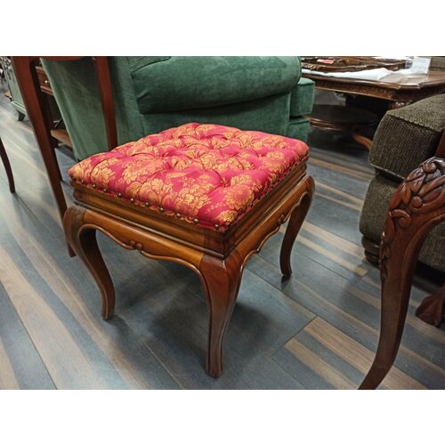 Пуф DOMKORLEONE с текстильной обивкой, красное дерево (mahogany wood), цвет орех NAA (светло-коричневый)