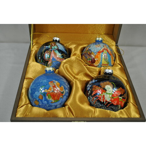 Сувенирный набор из 4-х новогодних шаров "Сказки" с ручной росписью